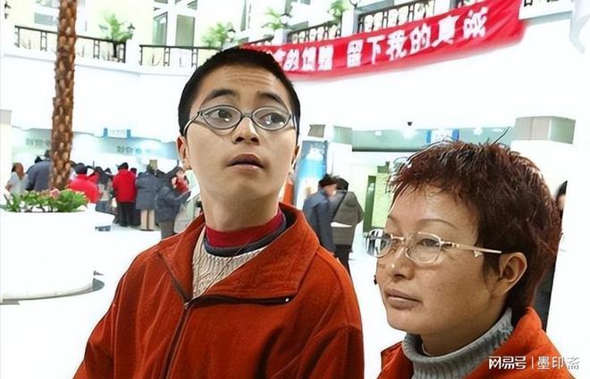 孩抓着飞机起落架从昆明飞到重庆后来怎样了pg电子模拟器试玩2004年湖南14岁男(图12)