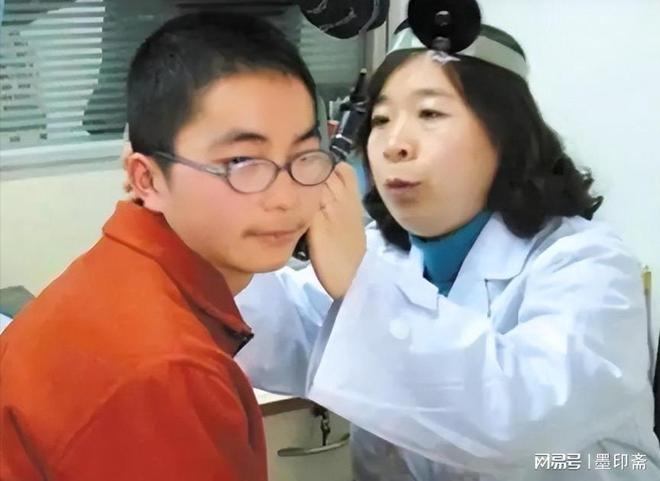 孩抓着飞机起落架从昆明飞到重庆后来怎样了pg电子模拟器试玩2004年湖南14岁男(图16)