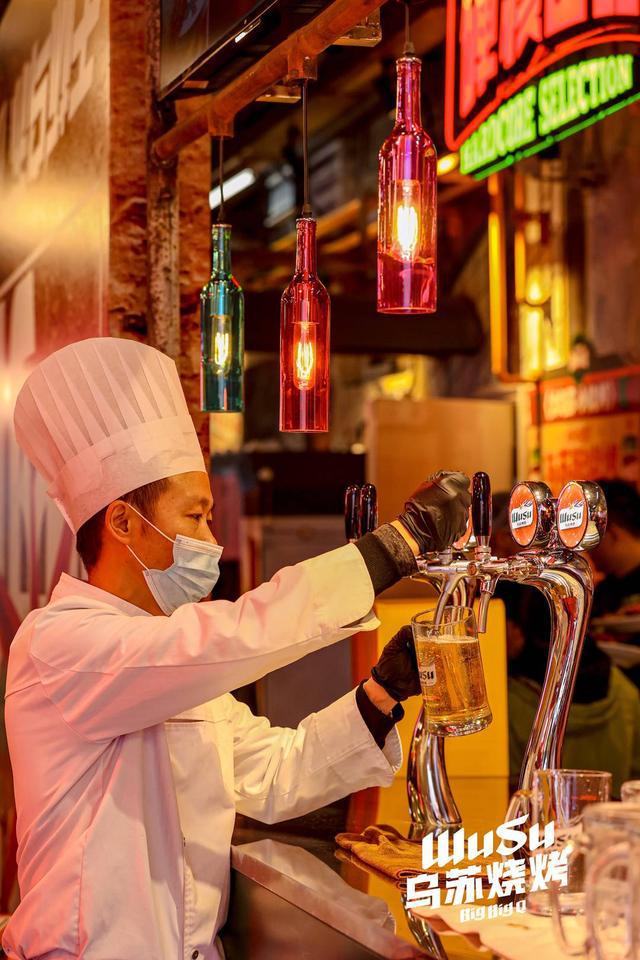夜城获评“2025大消费年度创新品牌”p